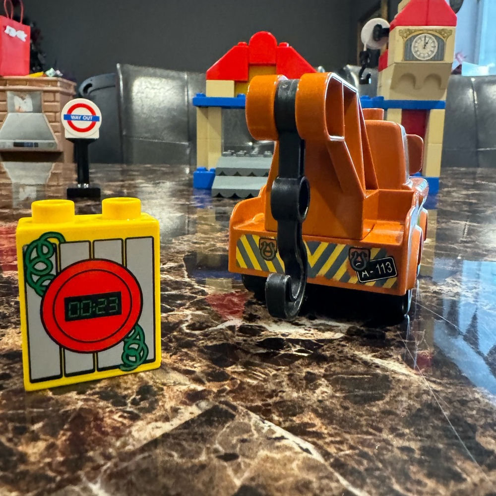 Lego Duplo - Disney Pixar Cars 2 Big Bentley Set #5828 - Picture 11 of 16
